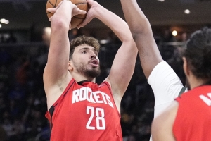 我什么火龍？申京本賽季場(chǎng)均23分10.3板7.4助&三分命中率45%