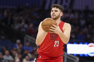 開(kāi)拓者2中鋒輪換：克林根16分11板2助2帽 羅威6分5板2斷 里斯DNP