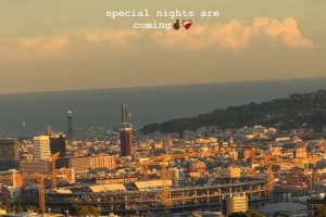 亞馬爾社媒曬夕陽(yáng)下的諾坎普球場(chǎng):一個(gè)特殊的夜晚即將到來(lái)