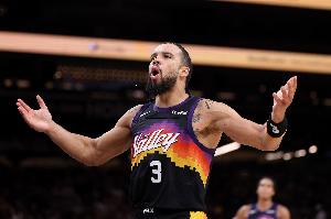 小心錢(qián)包 狄龍：感覺(jué)我們末節是5打7 裁判憑情緒吹罰 邊吹邊壞笑