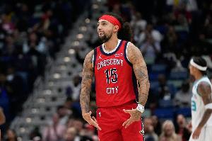 替補打得可以！阿爾瓦拉多12中6拿到18分1板3助 首節10分