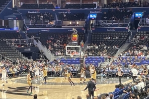 稀稀疏疏！記者曬奇才主場(chǎng)對陣籃網(wǎng)現場(chǎng)圖 其上座率慘淡無(wú)比