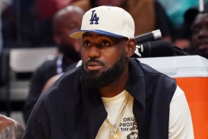 馬?。赫材匪够貧w湖人要適當減少球權 雖41歲但還是要從防守做起