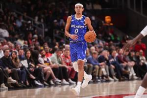 很突然！布萊克搶斷反擊變向幾乎晃倒奧科吉 直接飛扣得分