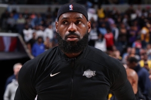 南灣湖人主帥：能與GOAT詹姆斯訓練難以置信 他最早到場(chǎng)無(wú)比專(zhuān)注