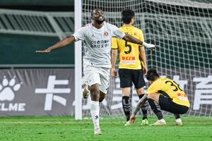 姆本扎：我可以自己打網(wǎng)約車(chē)、點(diǎn)外賣(mài) 中國足球要重視青訓建設