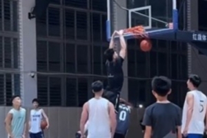 感覺(jué)全都回來(lái)了！崔永熙與廣體校隊打訓練局 絲滑三分+隔人暴扣