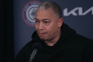 普理查德8個(gè)三分砍30分！盧：賽前討論過(guò)他 這是絕不允許的情況