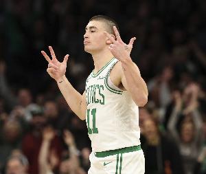 準得可怕！普理查德8記三分球轟下30分4板2助