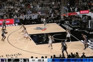 不容易！施羅德單打撤步命中準壓哨三分 國王全隊首節唯一三分