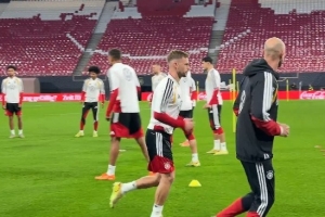 記者：基米希今日因傷未參加德國隊合練，只進(jìn)行了個(gè)人訓練