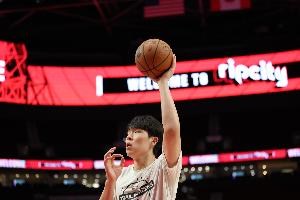 媒體人：楊瀚森還是太想和隊友配合 有人給了接不明白完不成終結