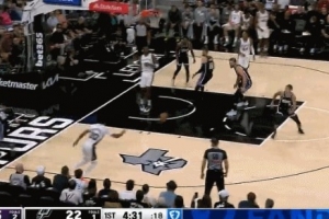 神準預判！威少回防瞅準時(shí)機飛身?yè)寯?擊地傳球 自己躥到界外去了