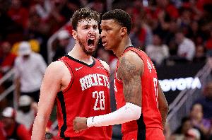 苦苦追趕！申京送妙傳 小賈巴里·史密斯接球順下起飛暴扣