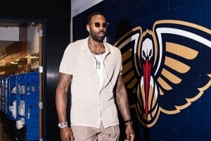 鵜鶘眾將入場(chǎng)穿搭！老六一身亮色系運動(dòng)服 小喬丹簡(jiǎn)約時(shí)尚