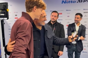 意媒：斯帕萊蒂現場(chǎng)觀(guān)看ATP總決賽，賽后與冠軍得主辛納合影留念