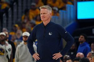 科爾：我很確定我們是聯(lián)盟目前唯一打了15場(chǎng)比賽的球隊！