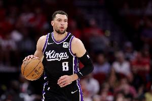 終于止血！拉文三分線(xiàn)外面對索漢貼身防守 虛晃掛著(zhù)手臂出手3+1！