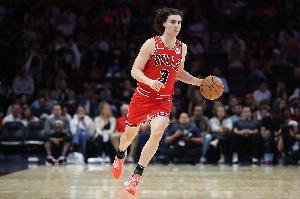 漸入佳境！吉迪半場(chǎng)8中4拿到12分3板4助1斷 首節3中0&次節5中4