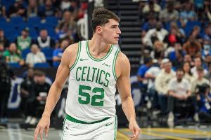 被打掉了！加爾扎6犯離場(chǎng) 本場(chǎng)6中5高效拿到13分