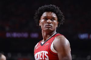 毫無(wú)手感！阿門(mén)半場(chǎng)4中0僅拿2分7板 正負值-11