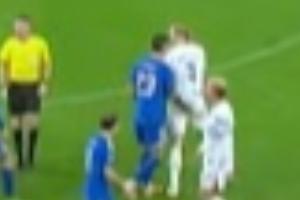 ??魔人屁股摸不得！哈蘭德被曼奇尼摸屁股后怒罵，多納魯馬勸架