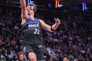 可是對面有KD??！小瓦格納21中8得29分5板4助2斷 多次當背景板