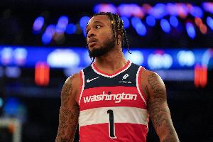 外線(xiàn)開(kāi)炮！惠特摩爾持球單打 撤步三分正中靶心