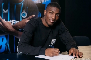 詹?。豪锲謨擅髁χ行l不時(shí)失誤，可以考慮布魯日中衛奧多涅斯