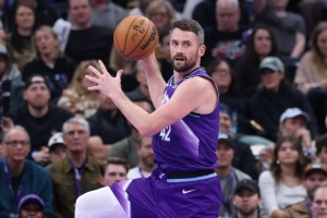 還有油！樂(lè )福出戰18分鐘三分6中2 砍下10分8籃板2助攻1蓋帽