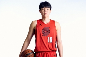 媒體人：楊瀚森在適應G聯(lián)賽后 很快就展現出很強的個(gè)人能力