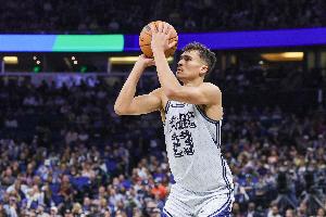 突然發(fā)力！席爾瓦內外開(kāi)花連得7分 幫助魔術(shù)占據場(chǎng)上主動(dòng)