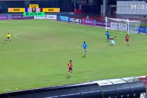 離譜失空門(mén)！武漢女足外援奧烏蘇扣過(guò)門(mén)將，面對空門(mén)踢中邊網(wǎng)