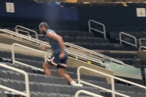 美記：萊昂納德因傷連續7場(chǎng)缺席 但賽前幾小時(shí)仍看他在球館訓練