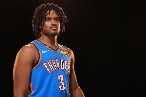 今天被嚴防！狄龍·瓊斯8中5拿到12分6板9助2斷 出現5失誤