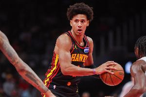 鷹王崛起！約翰遜7中5高效拿下13分5板4助