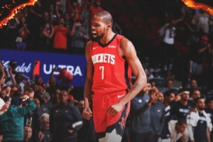 死神拆穿魔術(shù)！火箭官方曬贏(yíng)球海報 怒吼杜蘭特登上封面