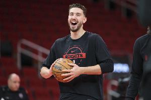 申京：有時(shí)上半場(chǎng)表現不佳反而對我有好處 因為我會(huì )對自己不滿(mǎn)