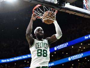 真不懼場(chǎng)！科塔攻防積極 16中7拿到14分9板3助&拼下6前場(chǎng)板