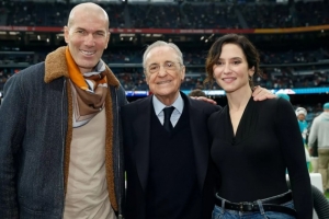 NFL西班牙首演！弗洛倫蒂諾、齊達內賽前現身伯納烏現場(chǎng)