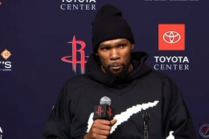 KD：全隊很自信但理解如何贏(yíng)球要時(shí)間 好在大家球商高&也打過(guò)搶七