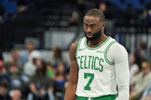 火力兇猛！杰倫·布朗反擊打成2+1 綠軍轟16-4領(lǐng)先快船18分