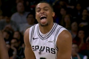 打嗨了打嗨了！?？怂箵寯嚅L(cháng)傳 凱爾登快下再送雙手折疊暴扣