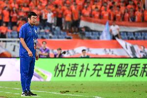 足球報：韓鵬是否繼續執教泰山，取決于俱樂(lè )部戰略