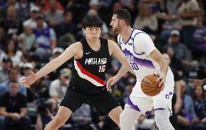 解說(shuō)：雖然到常規賽楊瀚森還是會(huì )被虐 但還是看好他以后能打出來(lái)