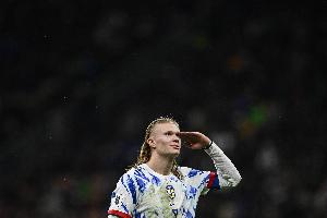 ??哈蘭德：打平后曼奇尼摸我屁股，我生氣了就連進(jìn)2個(gè)，謝謝他