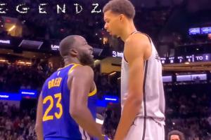 文班隔扣后怒吼！追夢(mèng)回應：你這個(gè)混蛋&垃圾！文班：在你頭頂