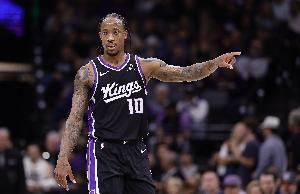 予取予求！德羅贊9中8拿到半場(chǎng)最高18分 三分1中1