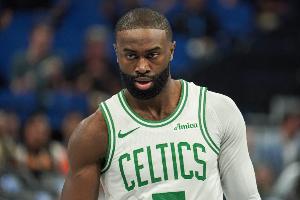 半場(chǎng)戰報-綠軍領(lǐng)先快船14分 杰倫·布朗16+5 哈登7中1 小瓊斯傷退