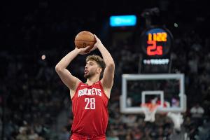 先拔頭籌！申京面對防守 金雞獨立中投空心命中